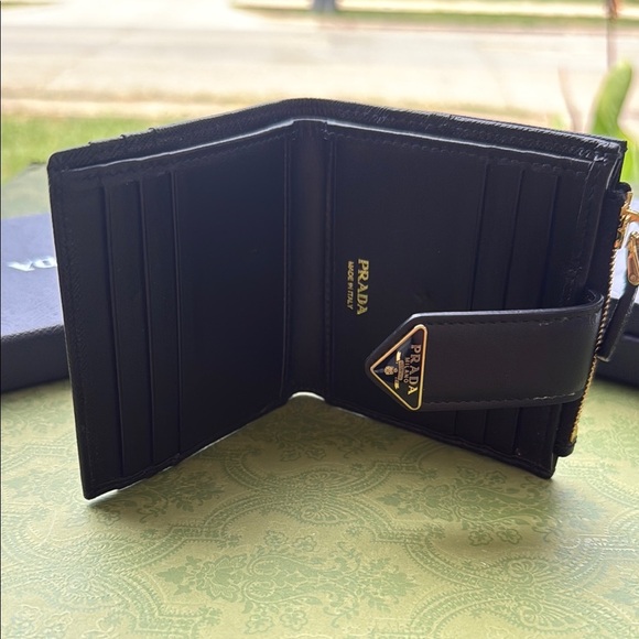 Prada Black and White Gift Box - Picture 3 of 4